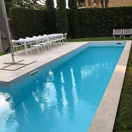 Jugendstilvilla Mit Pool In Gardone Riviera, Gardasee Вилла