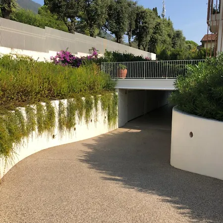 Jugendstilvilla Mit Pool In Gardone Riviera, Gardasee * Гардоне Ривьера