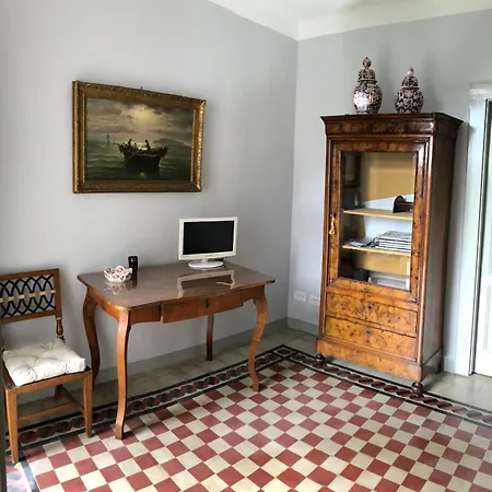 Lucia Mit Pool In Gardone Riviera, Gardasee Villa