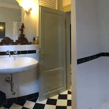 Lucia Mit Pool In Gardone Riviera, Gardasee * Gardone Riviera