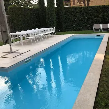 Lucia Mit Pool In Gardone Riviera, Gardasee Villa