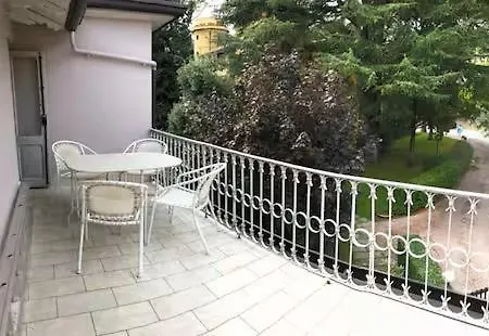 Lucia Mit Pool In Gardone Riviera, Gardasee