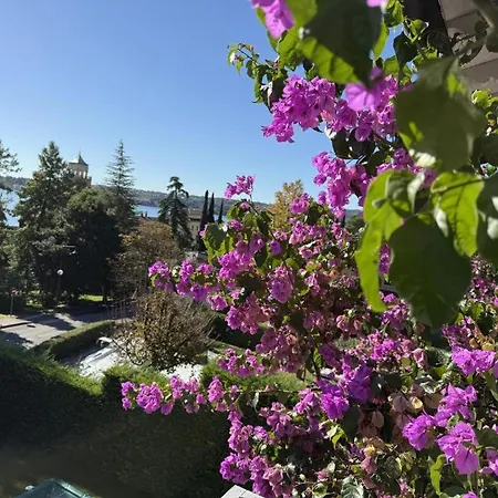 Lucia Mit Pool In Gardone Riviera, Gardasee Villa
