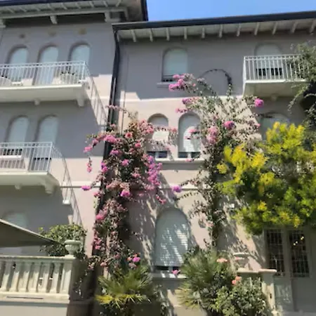 Villa Lucia Mit Pool In Gardone Riviera, Gardasee